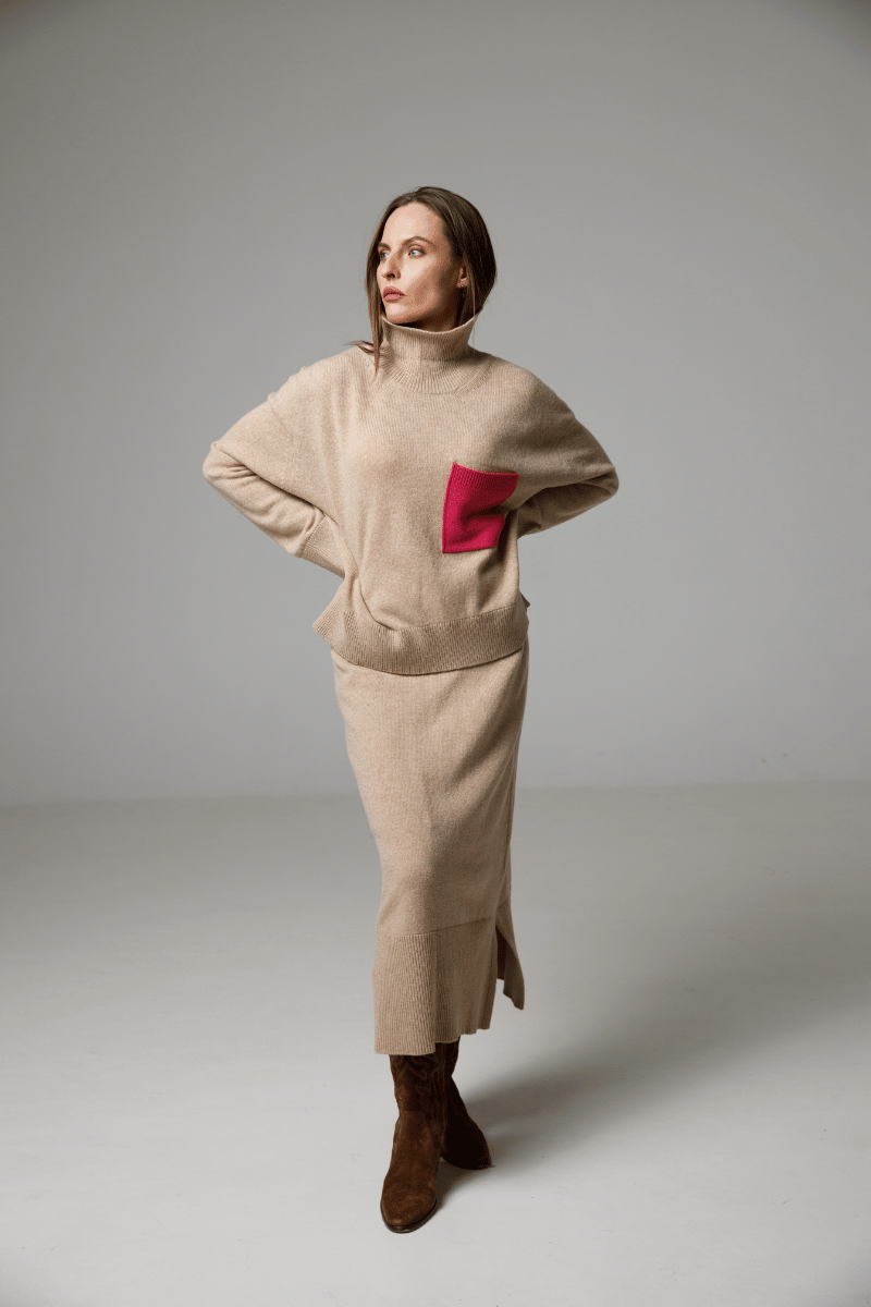 Sand beige/Fuchsia - Turtle neck cashmere-merino wool sweater with accented pocket